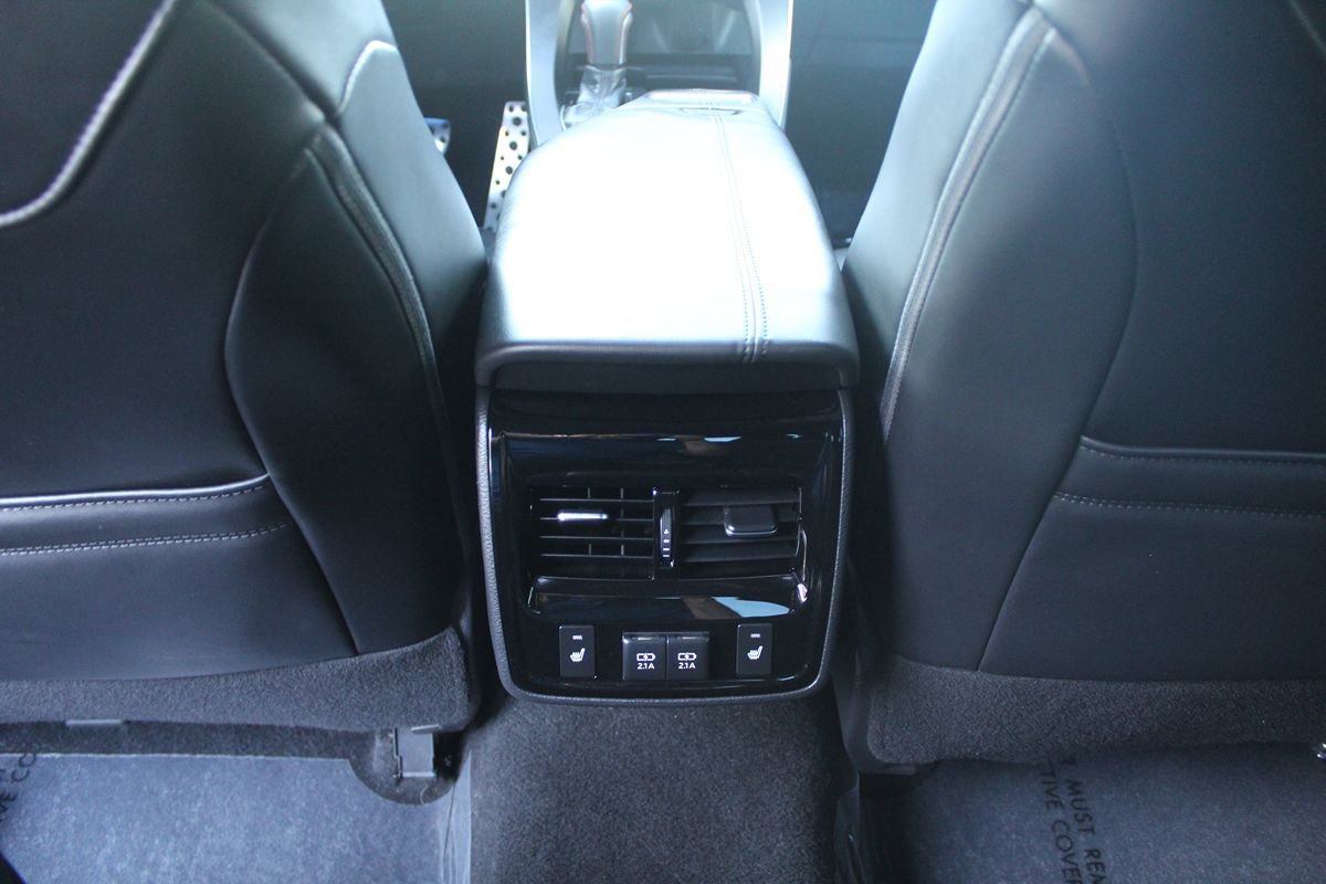 Used 2019 Toyota Avalon Touring w/ Preferred Accessory Package FWD image 29