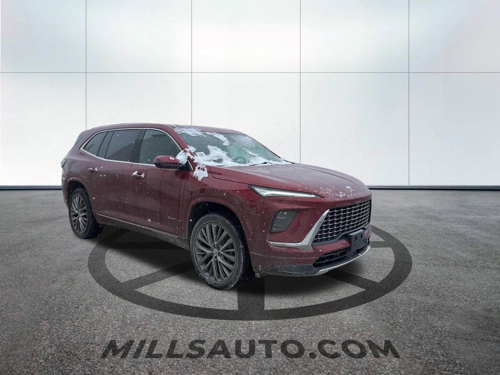 Used 2025 Buick Enclave Avenir image 3