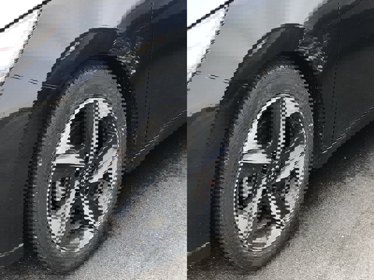 Used 2023 Hyundai Elantra SEL w/ Convenience Package image 2