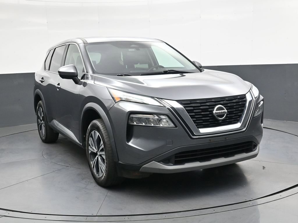 Used 2021 Nissan Rogue SV image 2