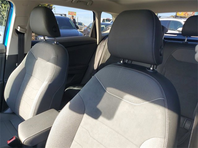 Certified 2025 Volkswagen Taos SE image 19