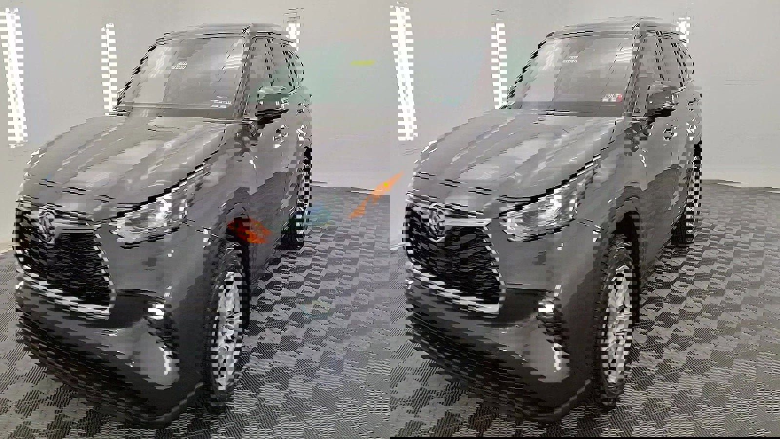 Used 2022 Toyota Highlander LE image 8