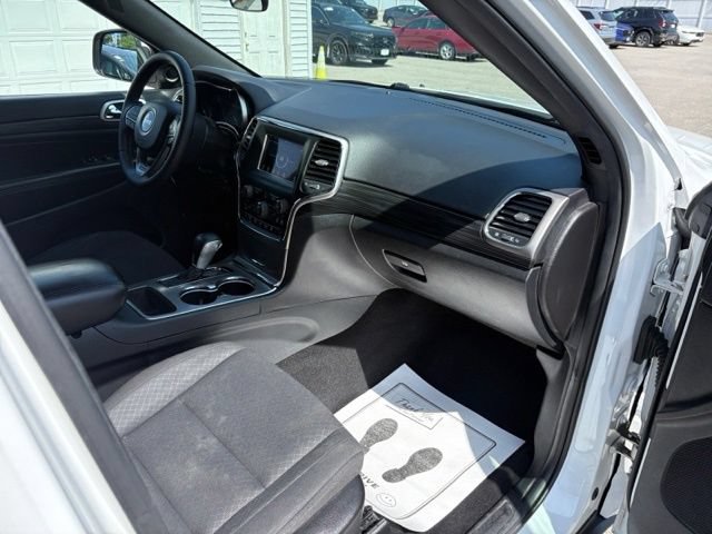 Used 2019 Jeep Grand Cherokee Laredo AWD/4WD image 36