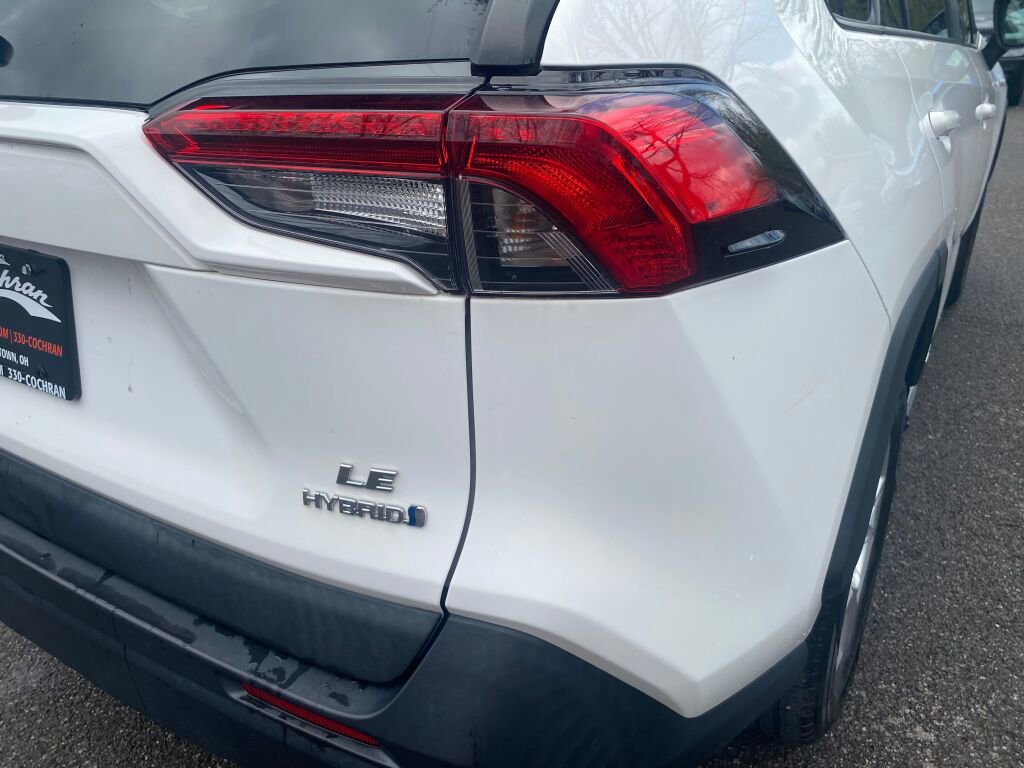 Used 2020 Toyota RAV4 LE w/ Carpet Mat Package image 20