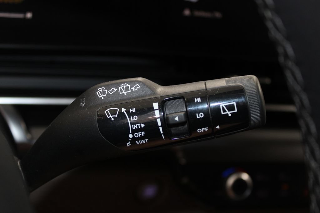 Used 2025 Kia Carnival FWD image 24