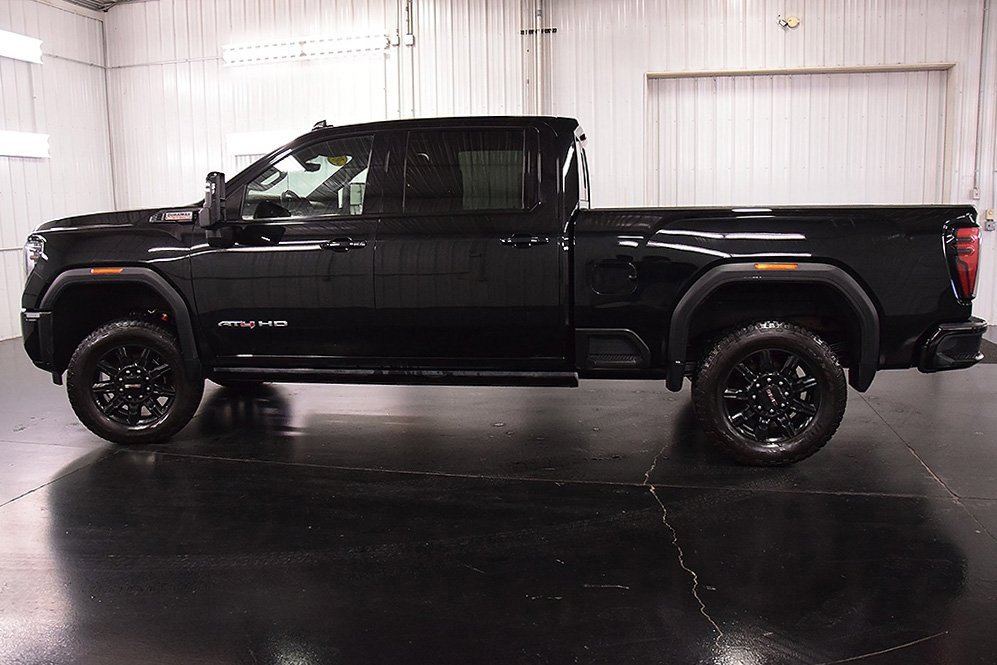 Used 2024 GMC Sierra 2500 AT4 w/ AT4 Premium Plus Package image 4