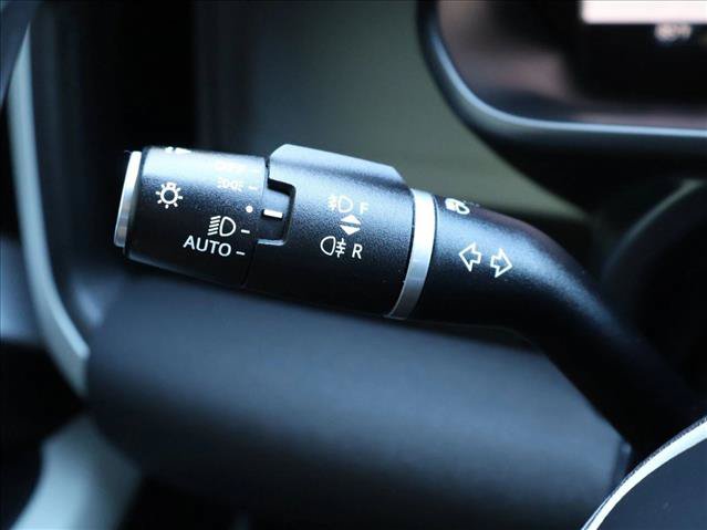 Used 2023 Land Rover Defender 110 X-Dynamic SE AWD/4WD image 16