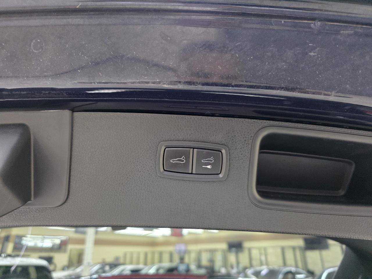 Used 2021 Porsche Macan AWD/4WD image 16