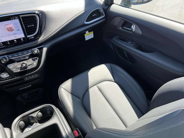 New 2025 Chrysler Pacifica Select FWD image 29