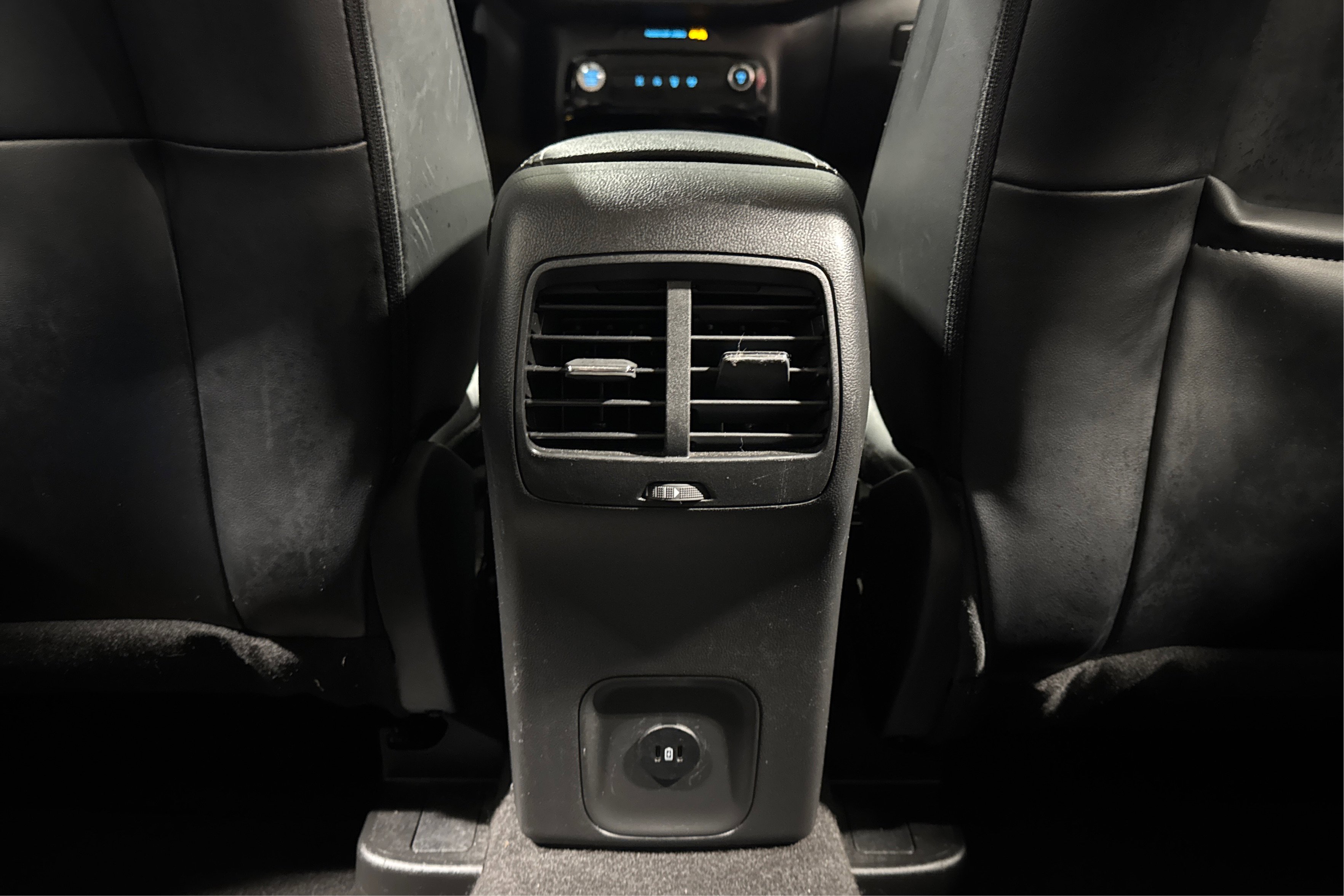 Used 2025 Ford Escape Platinum AWD/4WD image 40