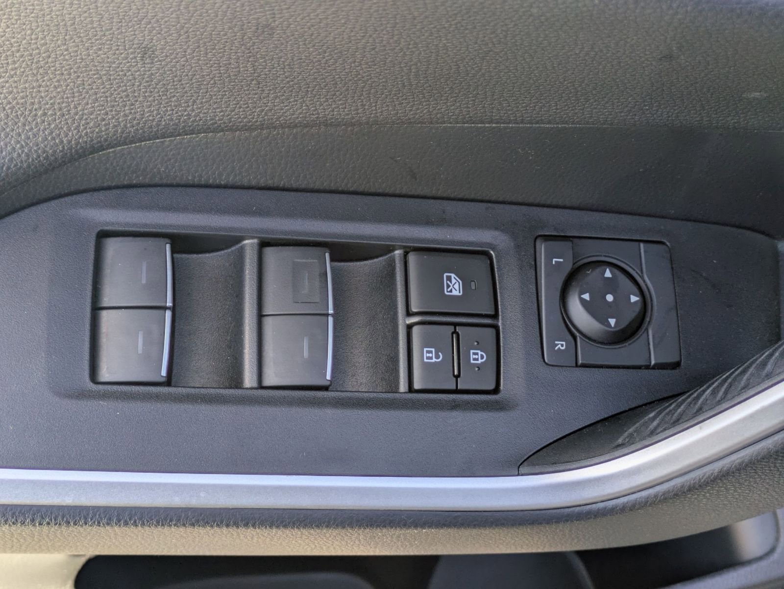 Used 2023 Toyota RAV4 Limited image 21