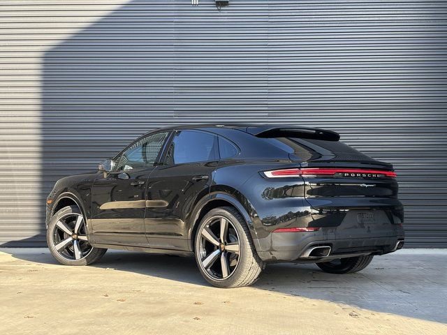 Certified 2025 Porsche Cayenne Coupe image 3