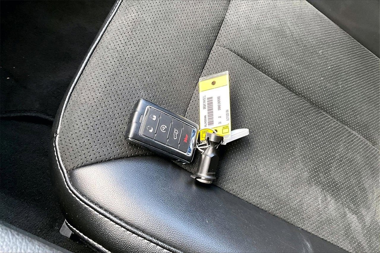 Used 2024 Jeep Grand Cherokee Altitude image 30