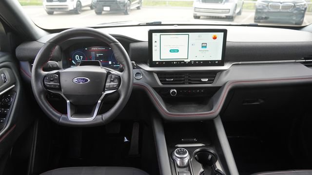 Used 2025 Ford Explorer ST-Line w/ ST-Line Street Pack AWD/4WD image 15