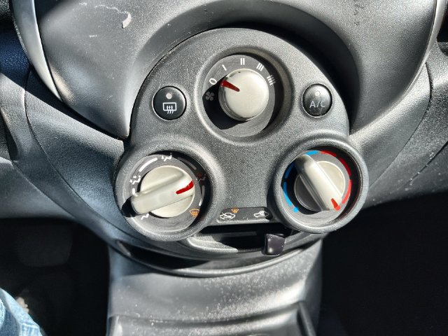 Used 2014 Nissan Versa Note SV FWD image 25