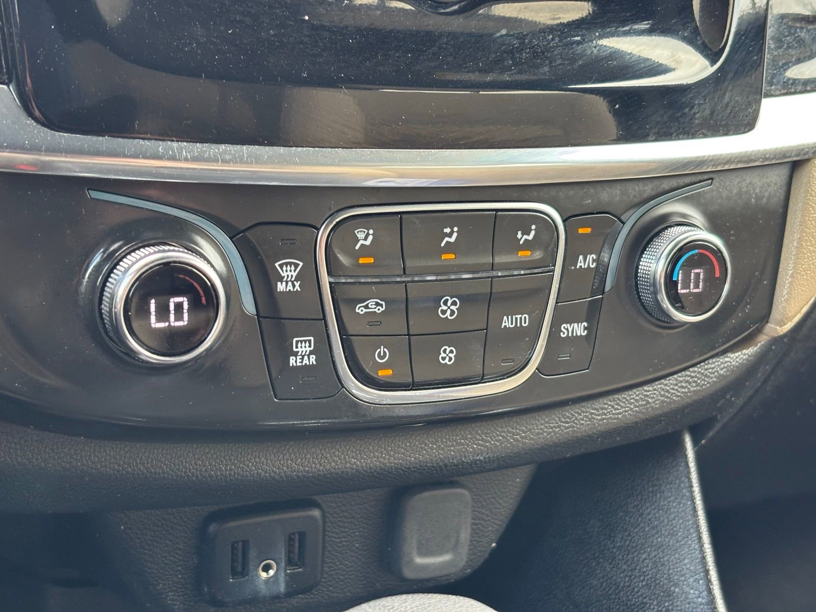 Used 2023 Chevrolet Traverse LS FWD image 25