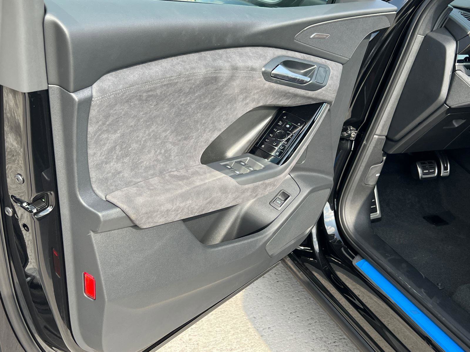 New 2025 Audi SQ6 e-tron Prestige image 10