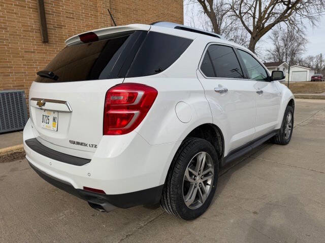 Used 2016 Chevrolet Equinox LTZ w/ Enhanced Convenience Package image 4