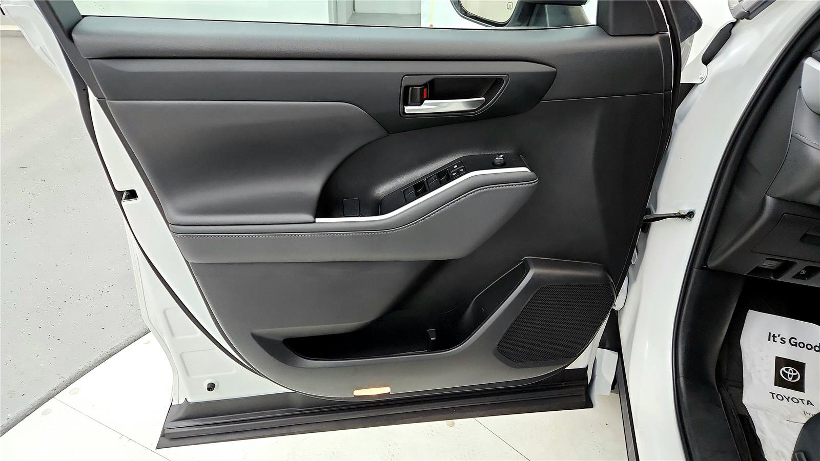 Certified 2022 Toyota Highlander XLE image 32