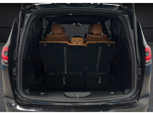 Used 2023 Chrysler Pacifica Pinnacle FWD image 28