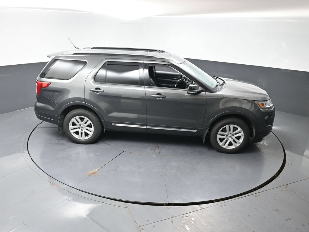 Used 2018 Ford Explorer XLT w/ Equipment Group 202A AWD/4WD image 13