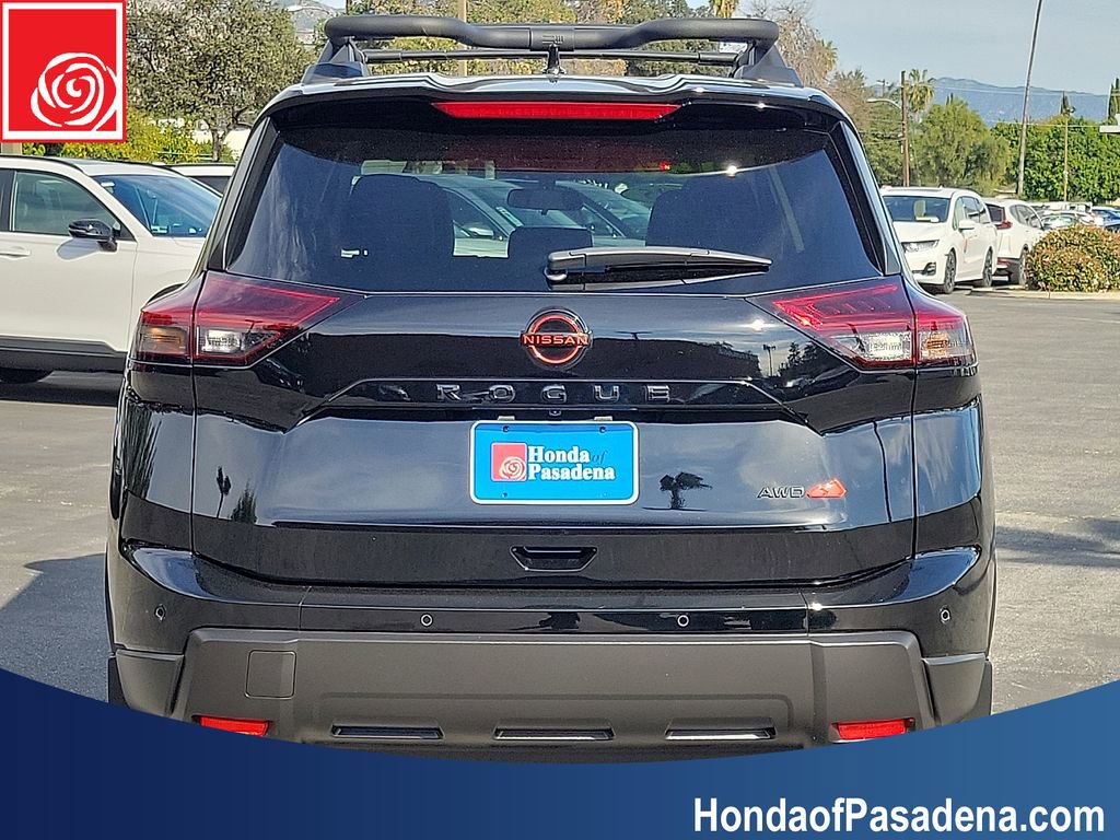 Used 2025 Nissan Rogue SV image 3