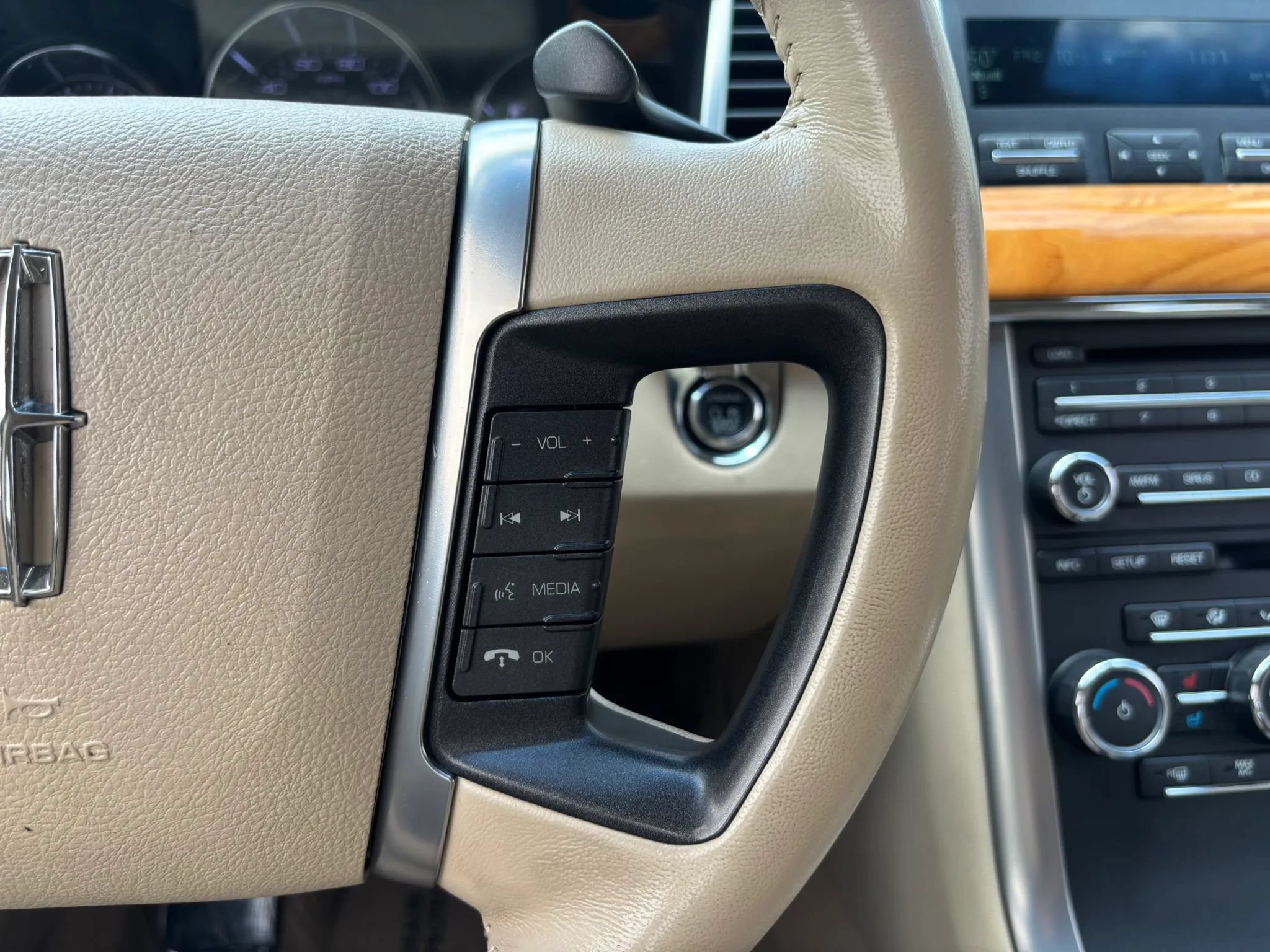 Used 2011 Lincoln MKS FWD image 26