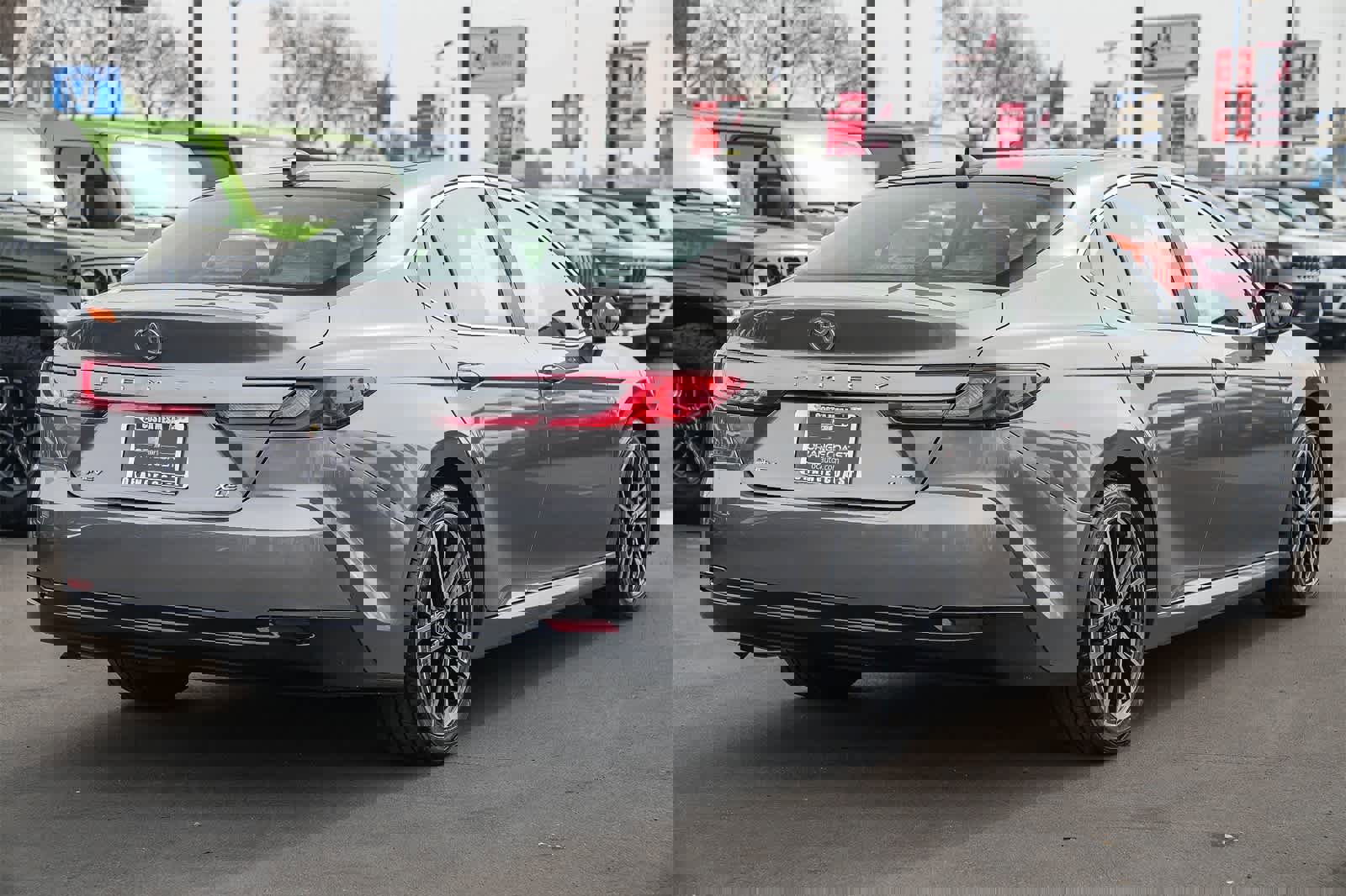 Used 2025 Toyota Camry XLE image 2