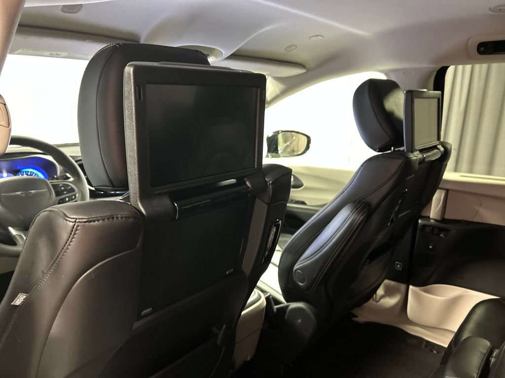 Used 2024 Chrysler Pacifica Touring-L w/ Uconnect Theater Family Group FWD image 25
