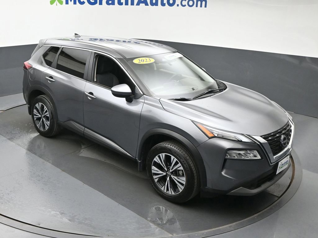 Used 2023 Nissan Rogue SV image 3