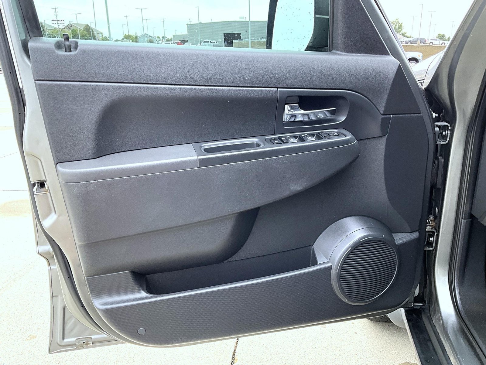 Used 2012 Jeep Liberty Sport AWD/4WD image 9