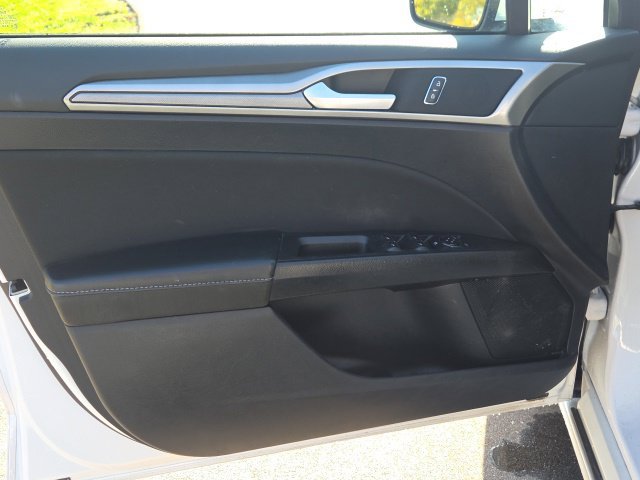 Used 2020 Ford Fusion SE FWD image 19