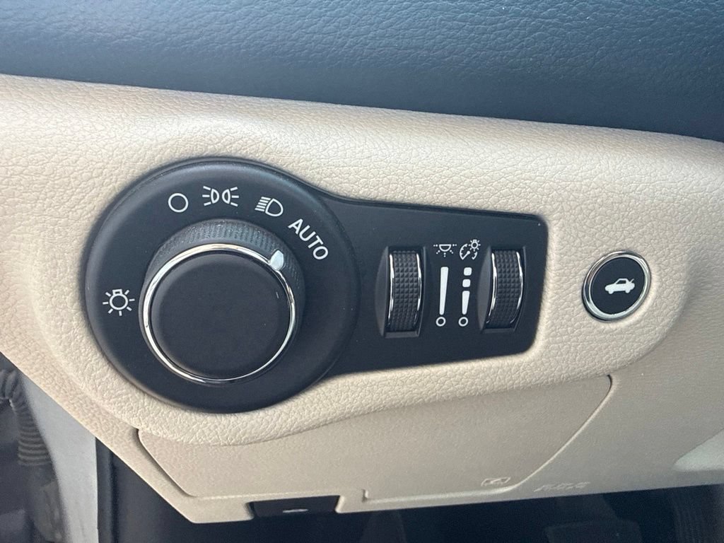 Used 2016 Chrysler 200 Limited FWD image 12
