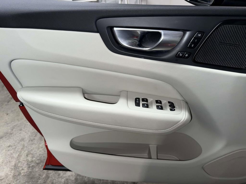 Used 2024 Volvo XC60 T8 Plus w/ Protection Package Premier image 20