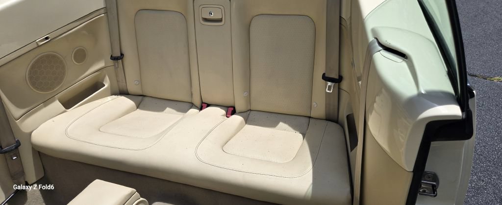 Used 2010 Volkswagen Beetle Convertible FWD image 15