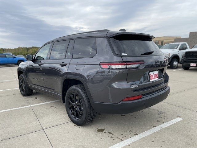 New 2025 Jeep Grand Cherokee L Altitude image 3