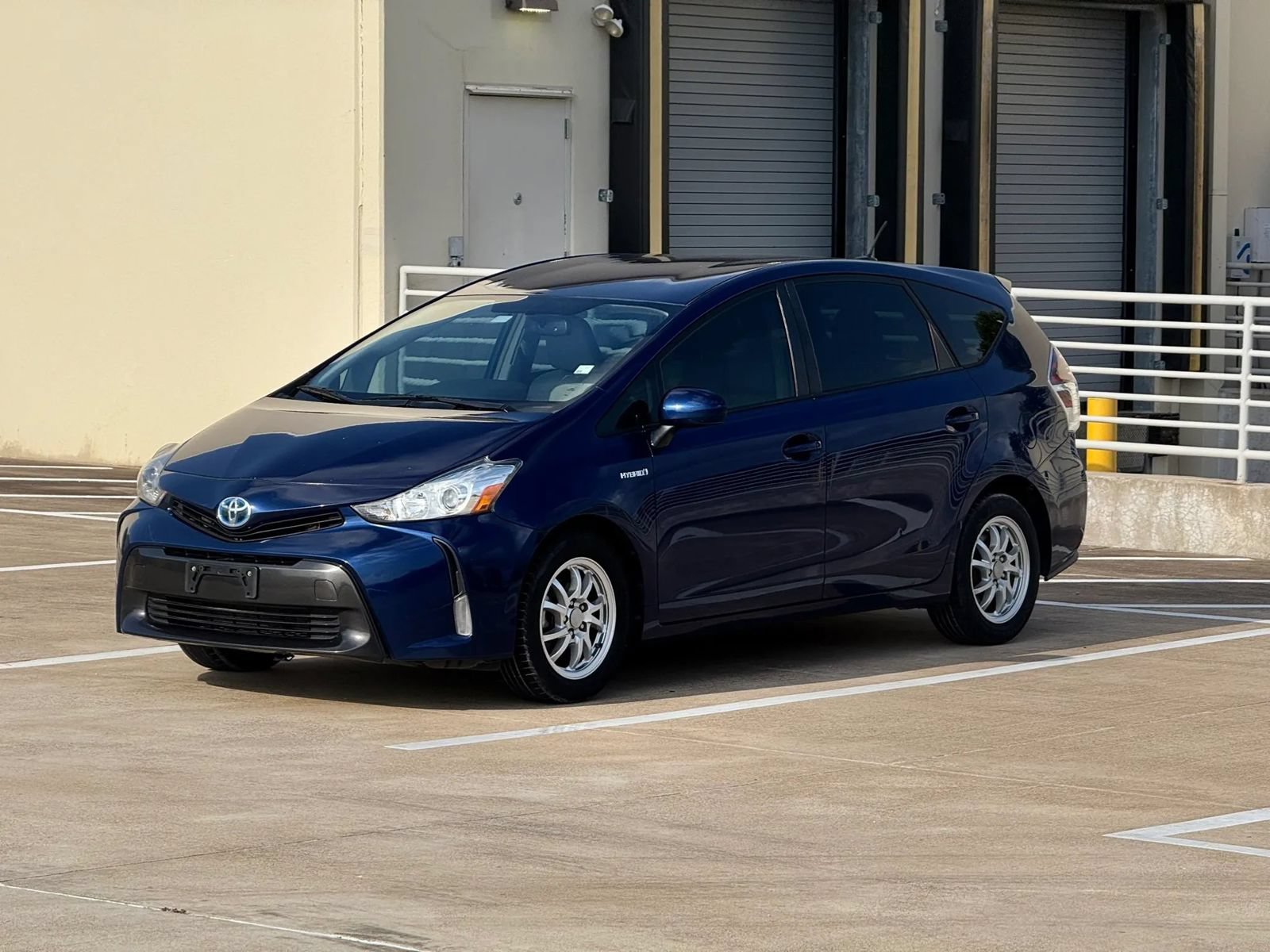 Used 2016 Toyota Prius V Four FWD image 3