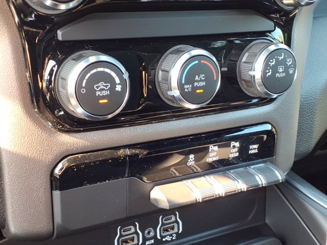 New 2026 RAM 1500 Express AWD/4WD image 18