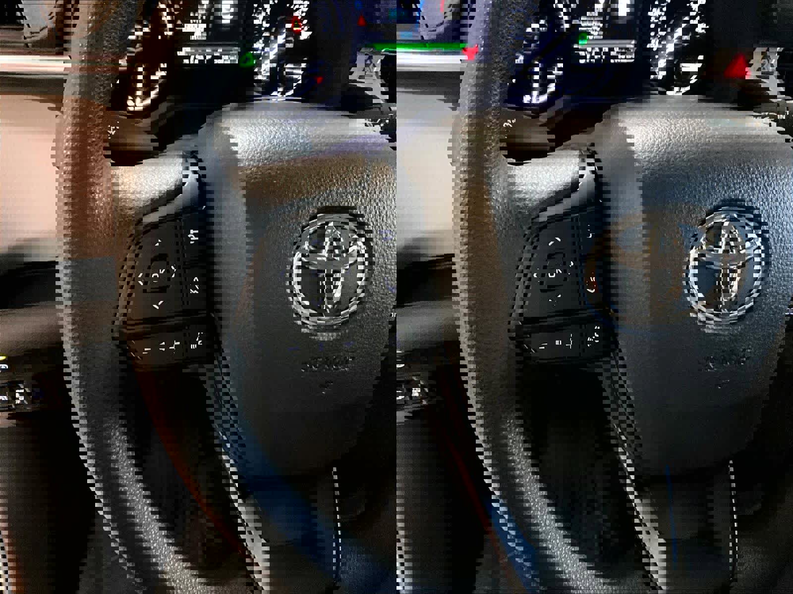 Used 2025 Toyota Sienna LE image 23