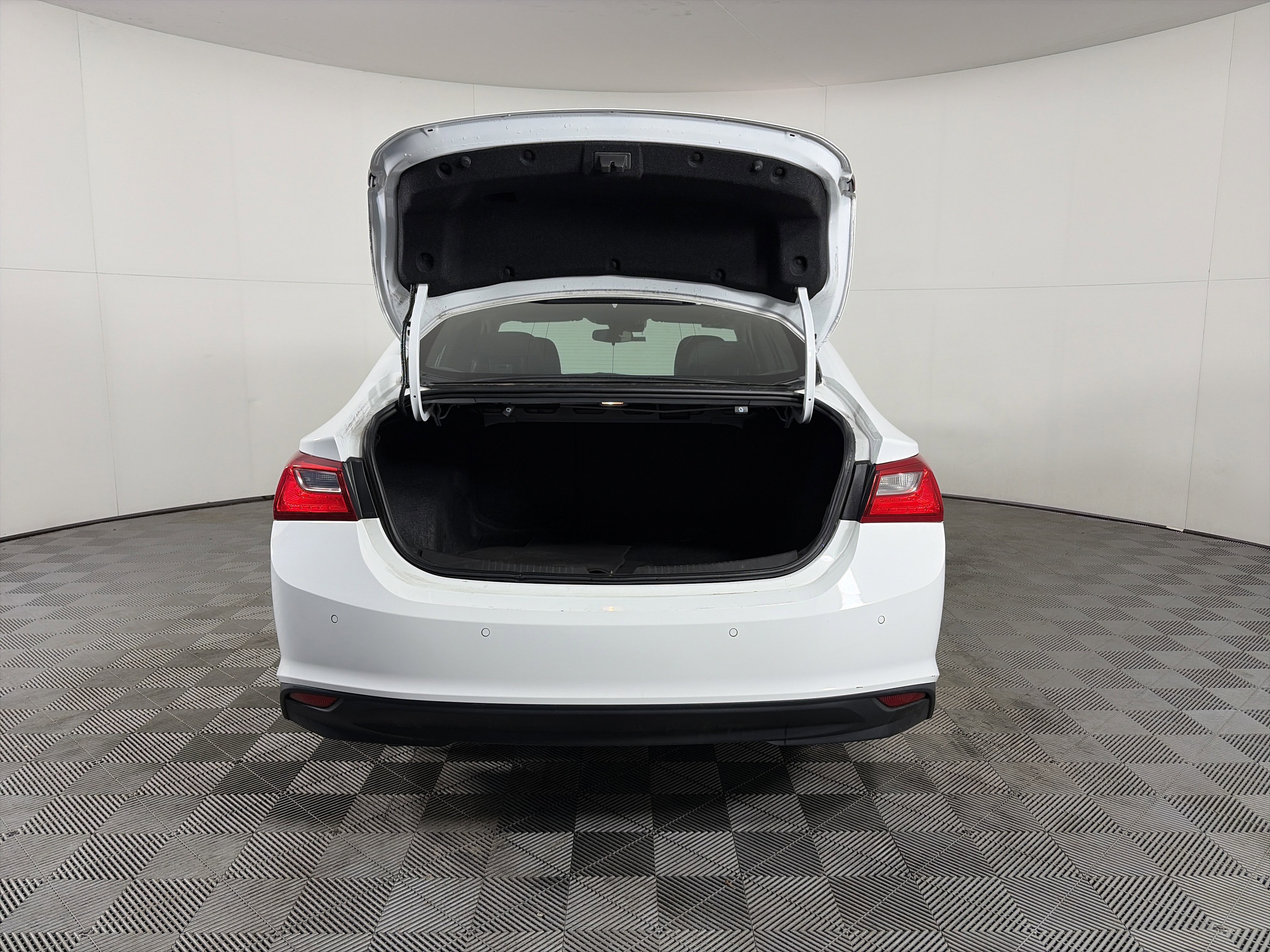 Used 2024 Chevrolet Malibu LT image 18