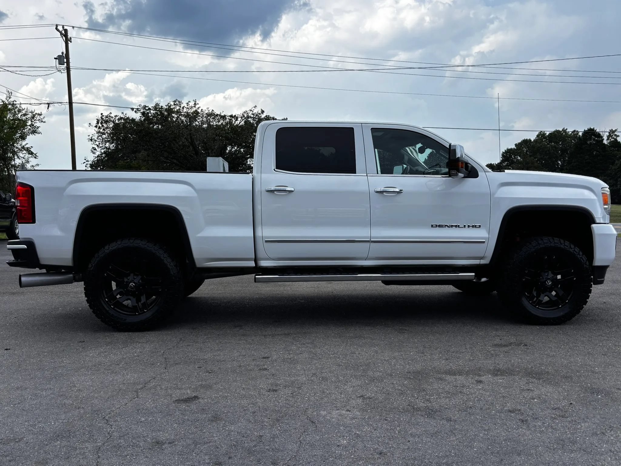 Used 2015 GMC Sierra 2500 Denali w/ Duramax Plus Package AWD/4WD image 3