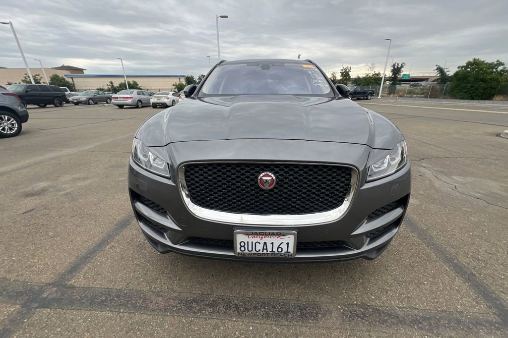 Used 2019 Jaguar F-PACE Prestige AWD/4WD image 3