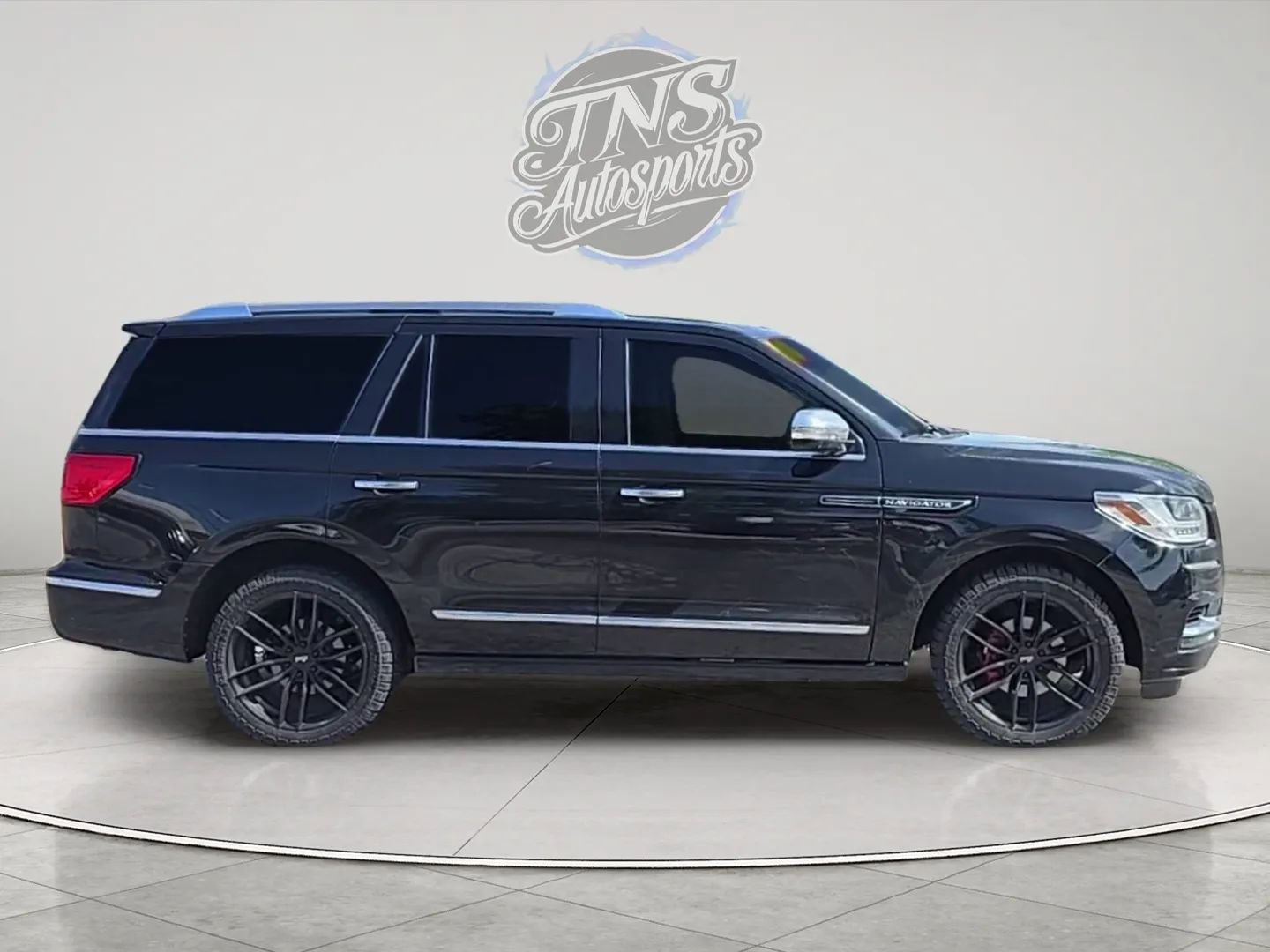 Used 2018 Lincoln Navigator Black Label w/ Cargo Package AWD/4WD image 4
