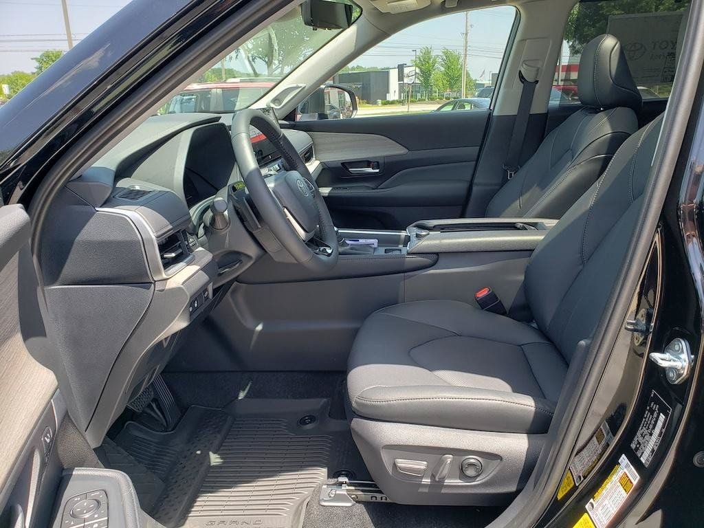 New 2026 Toyota Grand Highlander AWD image 9