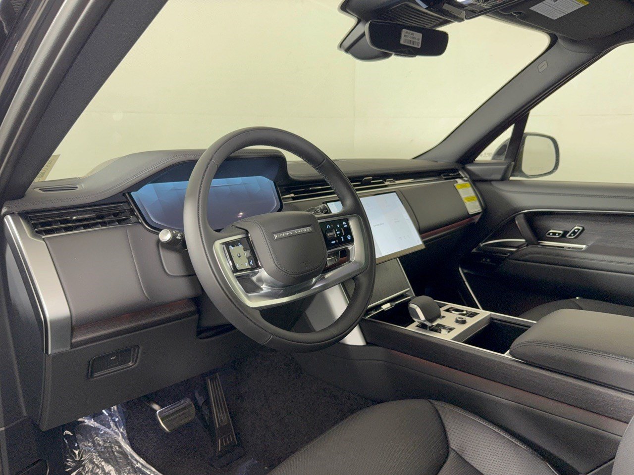 New 2027 Land Rover Range Rover Long Wheelbase SE AWD/4WD image 4
