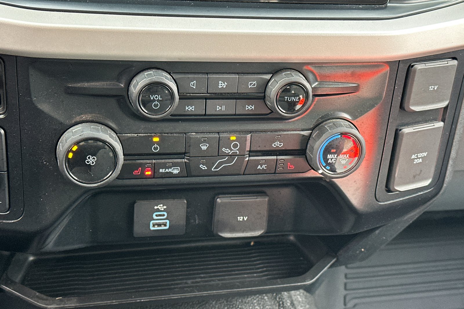Used 2024 Ford F250 XLT w/ XLT Premium Package AWD/4WD image 18