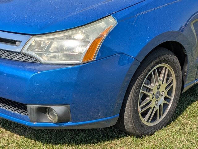 Used 2010 Ford Focus SE FWD image 9