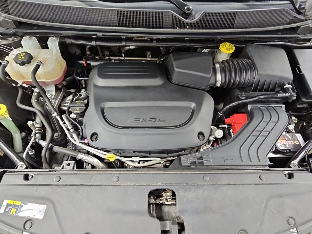 Used 2023 Chrysler Pacifica Touring-L FWD image 39
