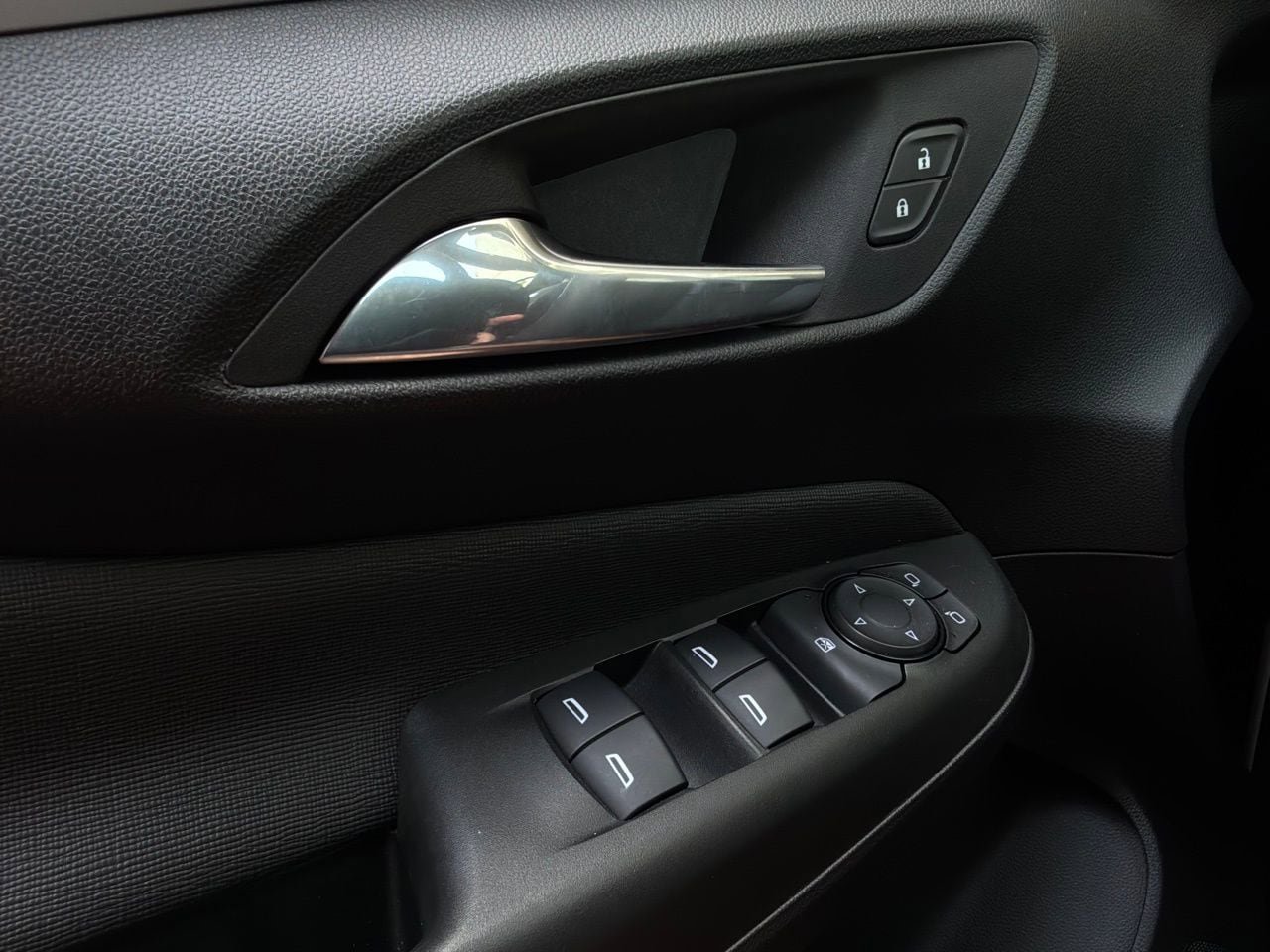 Used 2025 Buick Envista Preferred FWD image 19