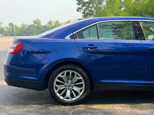 Used 2013 Ford Taurus Limited FWD image 17